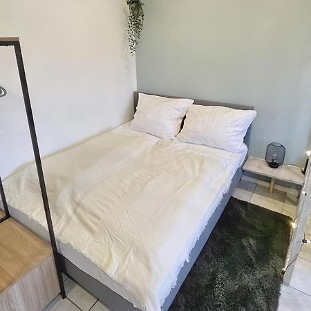 Ruhiges Naturparadies Fuer 4 Mit Kueche Schreibtisch Und Boxbett Ветер Екстериор снимка